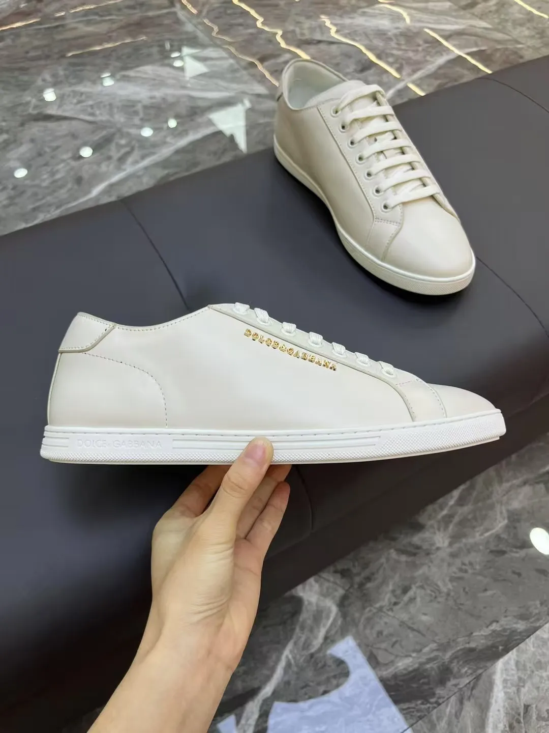 Men's Men's Shoes 💰400 [New Style] 🐝🐝DG men's calfskin sneakers Portofino Yacht shoes, simple and versatile design, unique saddle leather soles. The Dolce &G logo rear wing is the icing on the cake. Imported cowhide + rubber outsole Size: 39-44 (customized at 38.45)